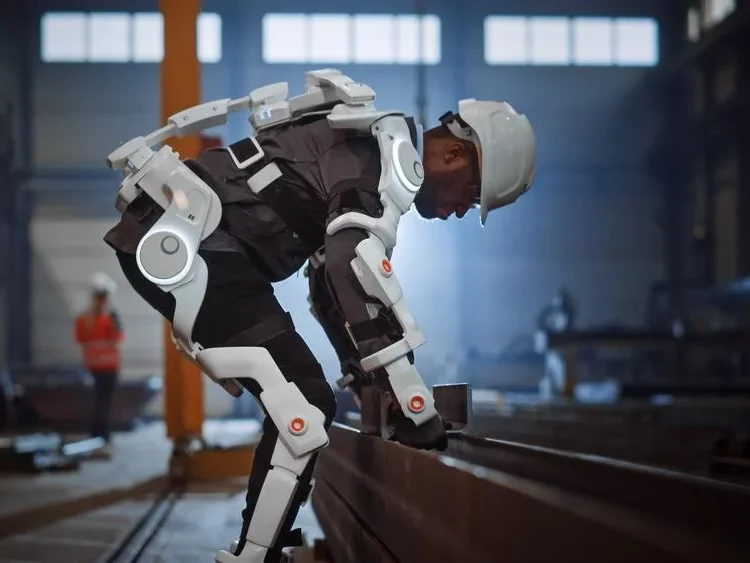 Exoskeleton Robotik Membantu Mobilitas